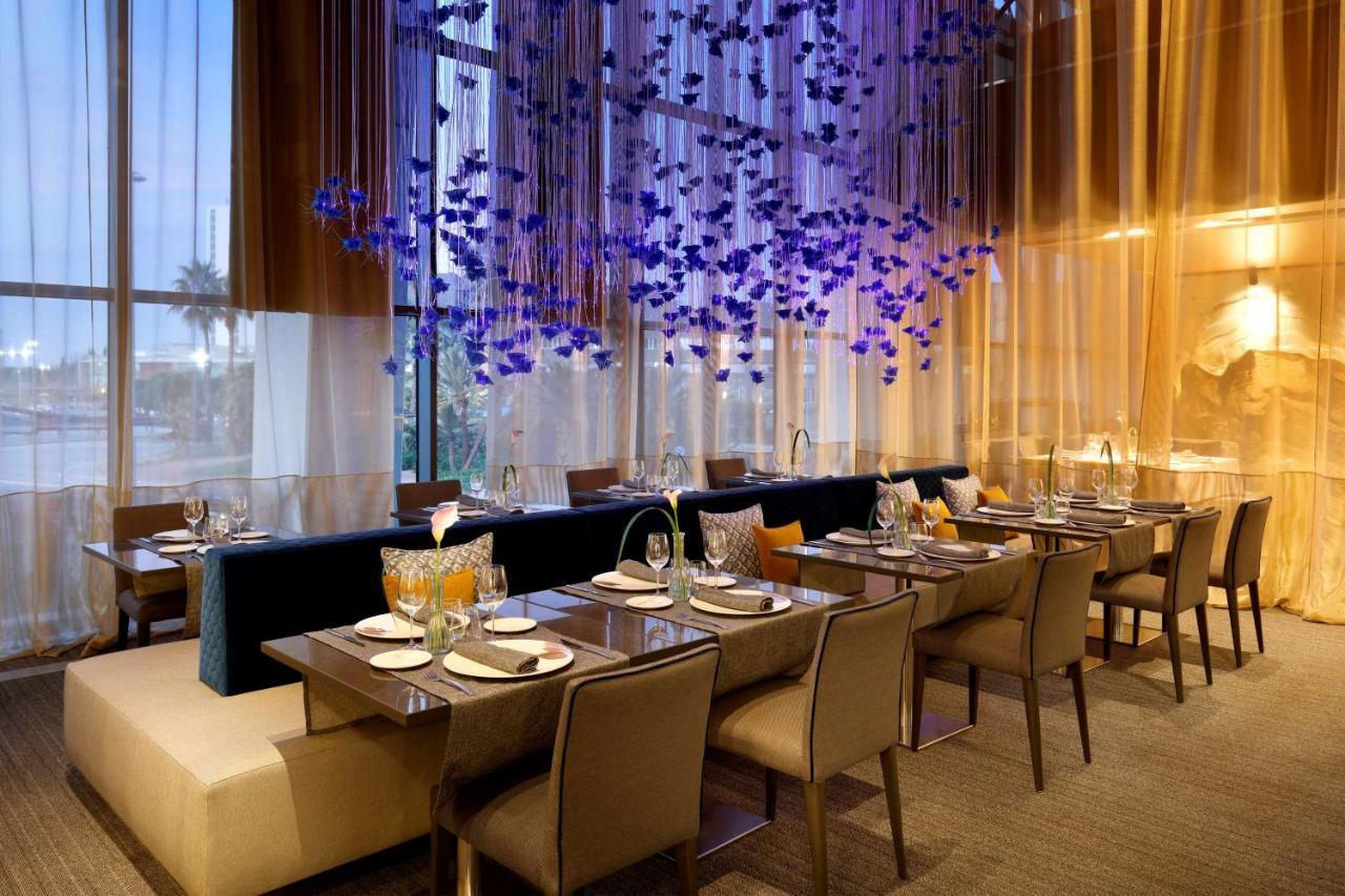 Hyatt Regency Barcelona Tower Hotell L'Hospitalet de Llobregat Eksteriør bilde The interior of the restaurant